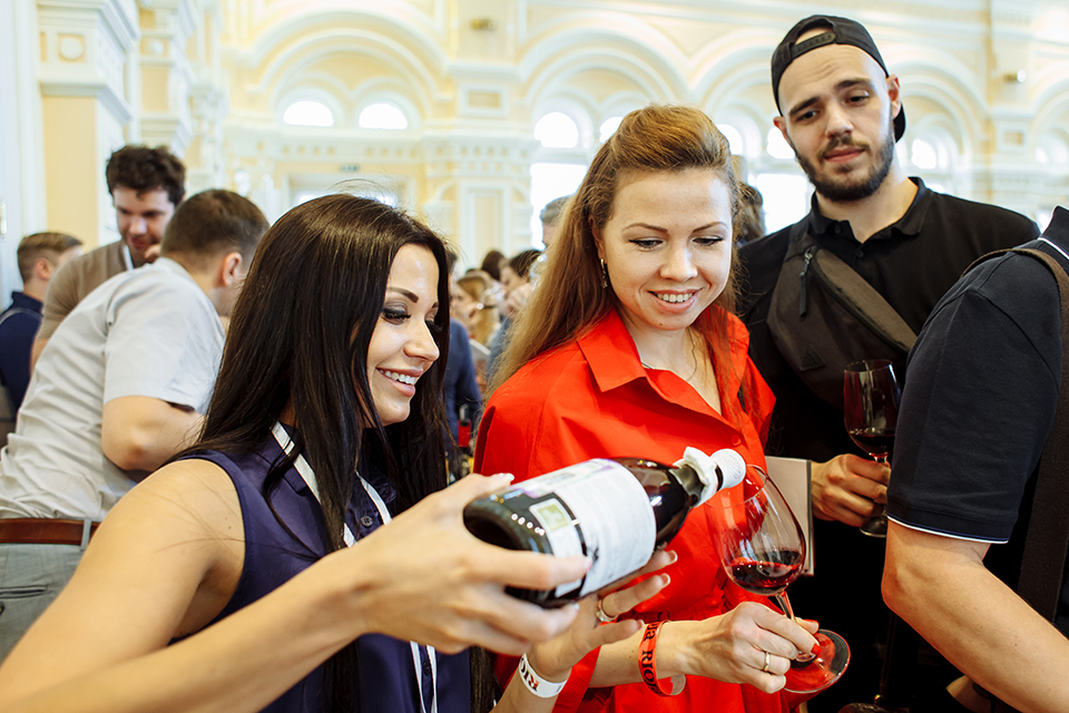 Гости на Салоне Испанских вин в Москве